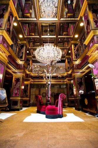 Windsor Arms Hotel Image
