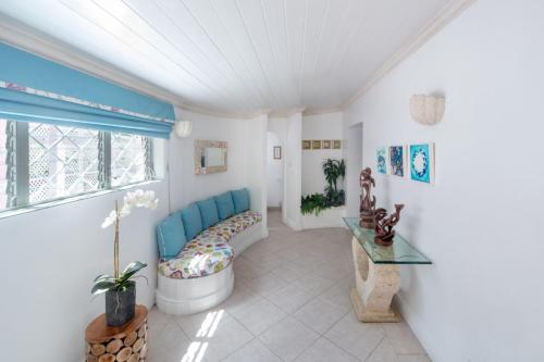  Belair by Blue Sky Luxury -  Room  picture :   Tea/Coffee maker    Internet facilities    Shower                           