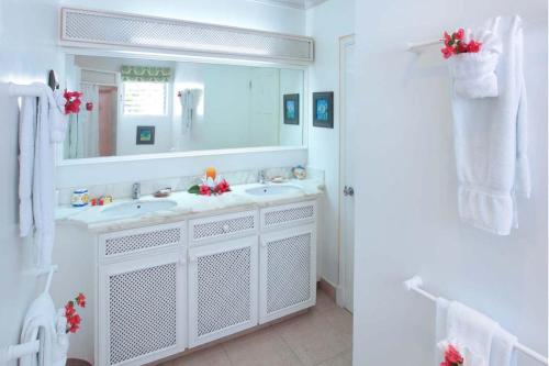  Belair by Blue Sky Luxury -  Room  picture :   Tea/Coffee maker    Internet facilities    Shower                           
