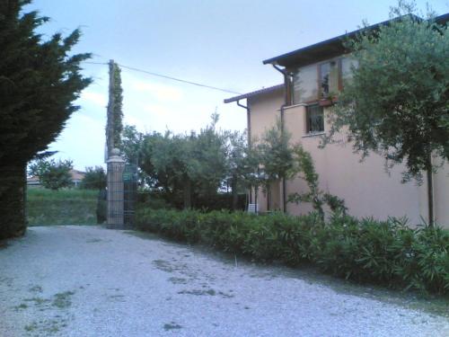a house with a gravel driveway in front of it at Bed&Breakfast Giardino Agritourist in Controguerra