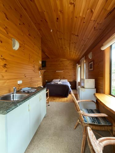 Η κουζίνα ή μικρή κουζίνα στο Silver Ridge Retreat