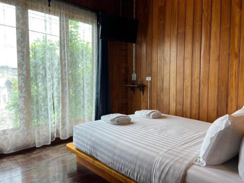 Postel nebo postele na pokoji v ubytování Srisanor Boutique Hotel