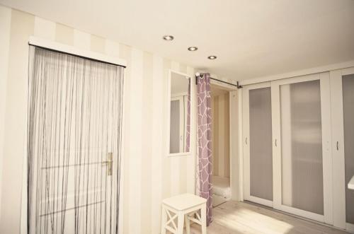 a room with a curtain and a chair and a window at Dünenchalet Nr 49 in Göhren