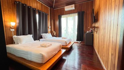 Postel nebo postele na pokoji v ubytování Srisanor Boutique Hotel