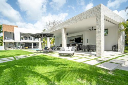 a large backyard with a patio and lawn at Onyx by Blue Sky Luxury in Saint James