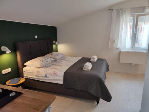 Small studio for 2 with free parking