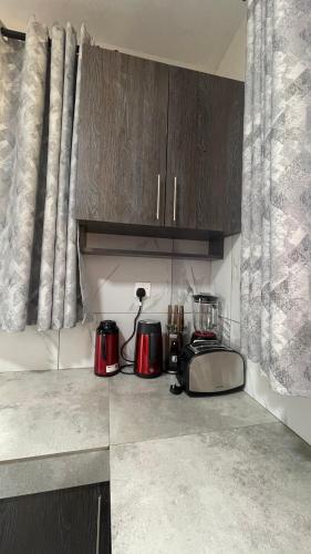 Dapur atau dapur kecil di Amazing Studio near CBD