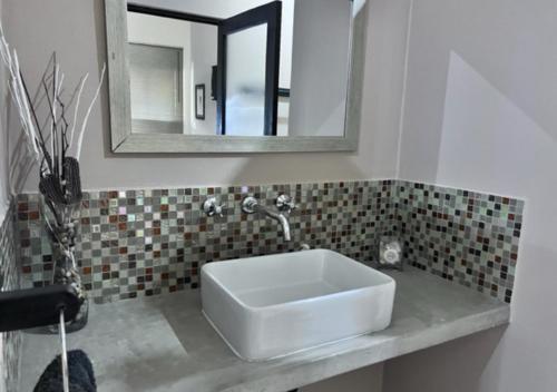 Un baño de Turaco Lodge - No Loadshedding