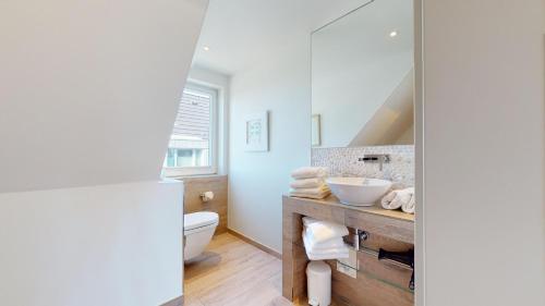 a bathroom with a toilet and a sink at Beachhouse Beachhouse 5 in Hörnum