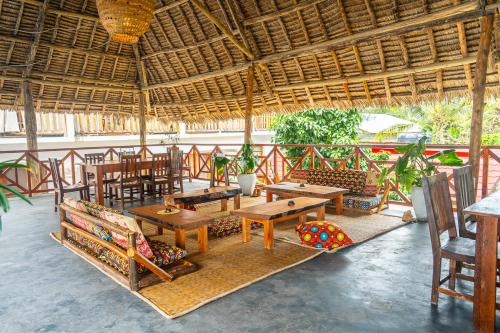 Gallery image of La Fontana Restaurant & Bungalows in Kendwa