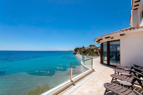 Villa Irene, Large First Line Villa wíth amazing sea- and coast views and large private swimming pool!