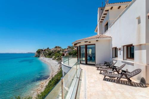 Villa Irene, Large First Line Villa wíth amazing sea- and coast views and large private swimming pool!