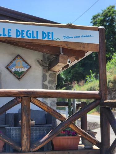 a sign for a table deel del sign on a porch at Valle degli Dei in Agerola