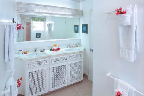  Belair by Blue Sky Luxury -  Room  picture :   Tea/Coffee maker    Internet facilities    Shower                           
