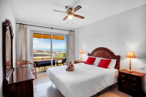 Premium Paradise Stay - Balcony Sea & Pool Views - Top Rated