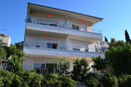 Apartments Oklopčić