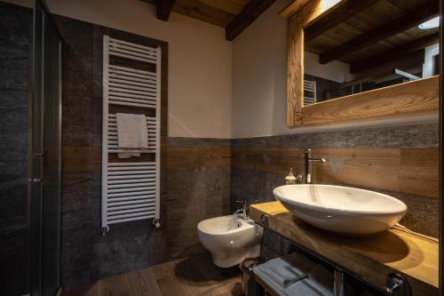 a bathroom with a sink and a mirror at Eco Dimora Baltea - Affittacamere al Verde villaggio di Rumiod in Saint-Pierre