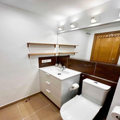 Maite Apartment-Coastal Refuge next to the beach