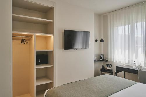 Tres Torres Atiram Hotel Image