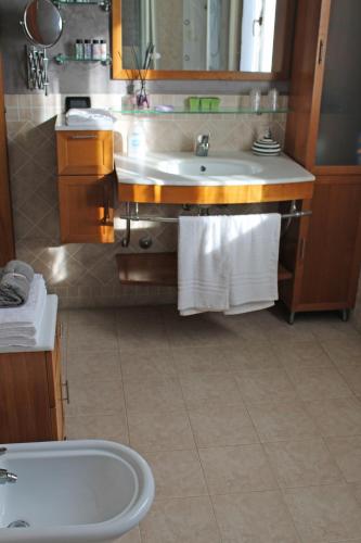 a bathroom with a sink and a toilet and a tub at Hebe Home Riccione in Misano Adriatico