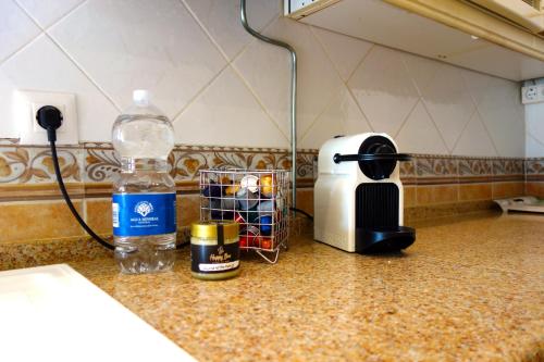 a counter with a bottle of water and a coffee maker at Casa Limón - Ferienhaus - Pool - Klimaanlage - W-Lan in Chiclana de la Frontera