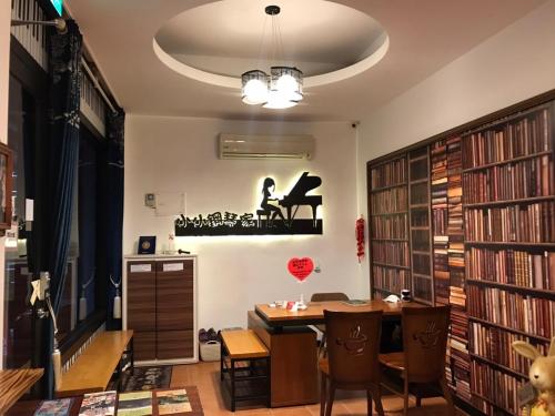 小小鋼琴家民宿&文創旁地點讚市中心