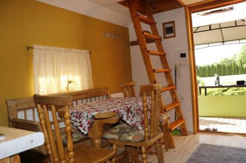 Khu vực ghế ngồi tại Ibituba Vendéglak