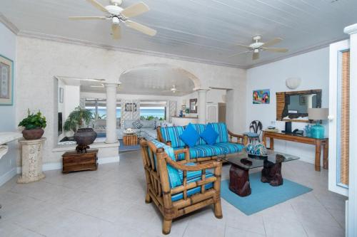  Belair by Blue Sky Luxury -  Room  picture :   Tea/Coffee maker    Internet facilities    Shower                           