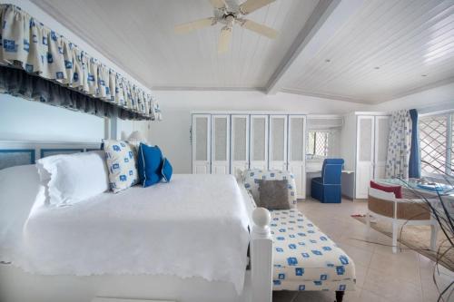  Belair by Blue Sky Luxury -  Room  picture :   Tea/Coffee maker    Internet facilities    Shower                           