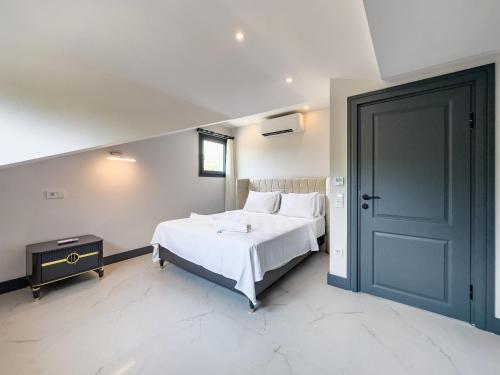 Ένα ή περισσότερα κρεβάτια σε δωμάτιο στο Memories Downtown Villas