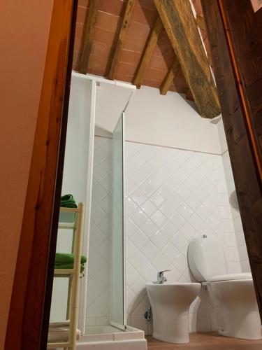 Vonios kambarys apgyvendinimo įstaigoje Spacious room "Ragusana" for 2 guests & child