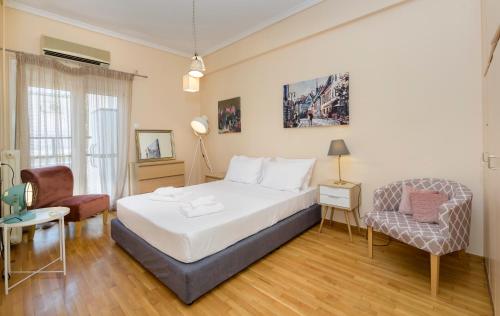Cosy 2BR flat near Ampelokipoi station & hospitals
