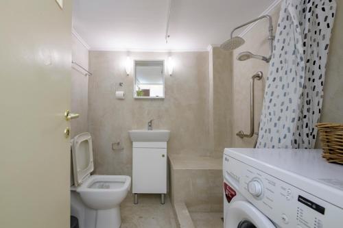 Cosy 2BR flat near Ampelokipoi station & hospitals