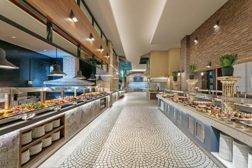 Еда / где поесть недалеко от курортного отеля