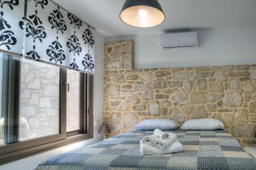Ένα ή περισσότερα κρεβάτια σε δωμάτιο στο Ermis house