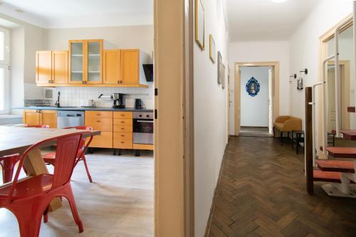 Kuchyňa alebo kuchynka v ubytovaní Prestige location apartments Pijarska street