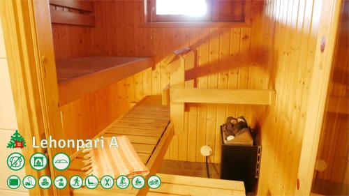 a small wooden sauna with stairs and a window at Talo Ylläs in Äkäslompolo