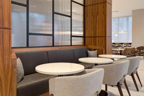 Hampton Inn Montreal Downtown, Qc Image