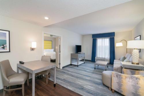Posezení v ubytování Hampton Inn & Suites Amelia Island-Historic Harbor Front