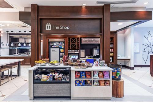 a store with a food counter in a restaurant at Hilton Garden Inn Aiken in Aiken