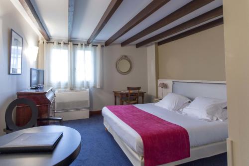 Giường trong phòng chung tại Hôtel Ithurria - Teritoria