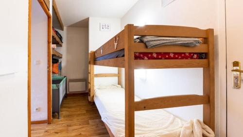 a bunk bed room with two bunk beds at V du Bachat - SILENE A05 - 6 pers in Chamrousse