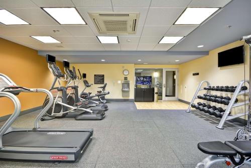 Pusat kecergasan dan/atau kemudahan kecergasan di Homewood Suites by Hilton Birmingham Downtown Near UAB