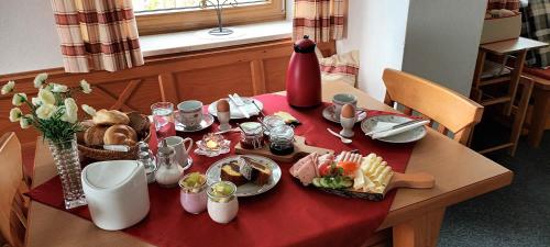 Možnosti snídaně pro hosty v ubytování Gästehaus Bliem