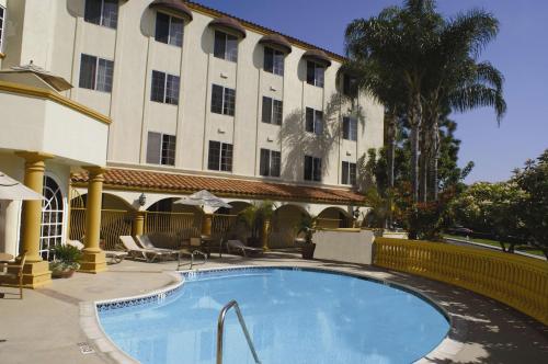 a swimming pool in front of a building at Hampton Inn & Suites Santa Ana/Orange County Airport in Santa Ana