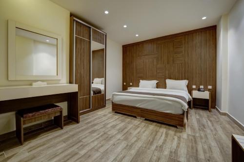 Katil atau katil-katil dalam bilik di Luciana Hotel by BRATUS