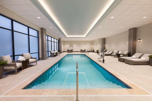 a swimming pool in a hotel lobby with a waiting room at Embassy Suites By Hilton Wilmington Riverfront in Wilmington