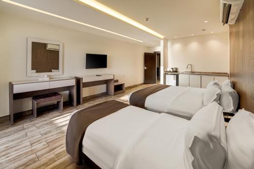 Katil atau katil-katil dalam bilik di Luciana Hotel by FHM