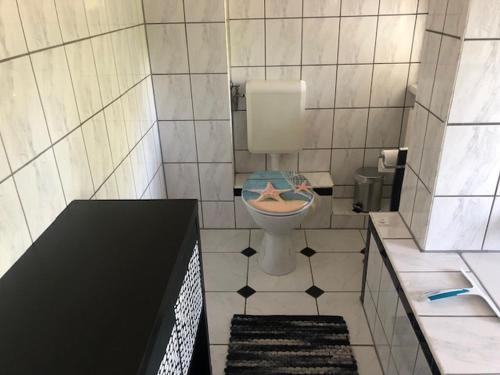a small bathroom with a toilet and a sink at Ferien in Potsdam in Potsdam