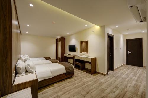 Televisyen dan/atau pusat hiburan di Luciana Hotel by FHM